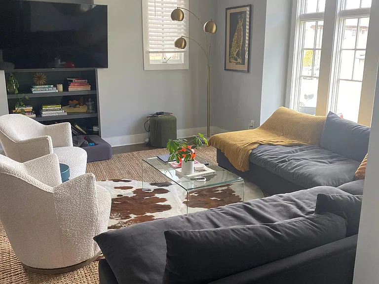 1418 Lillian St — Photo 2
