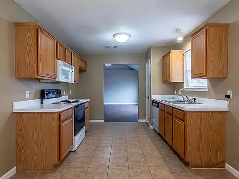 816 W Colony Dr — Photo 16