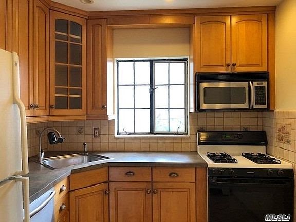 2nd image of 42-15 Utopia Pkwy #1