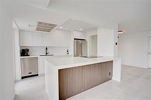 2nd image of 2841 N Ocean Blvd #19