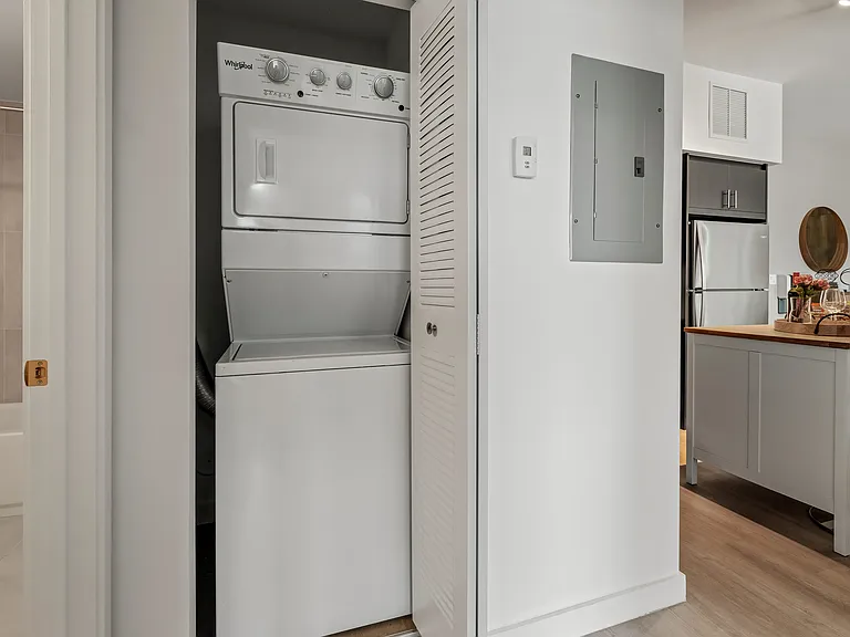 Pine Groves Apartments — Photo 16