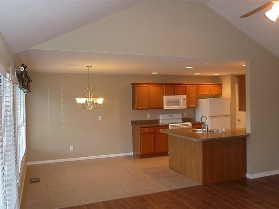 4th image of 7844 Outer Lincoln Ave