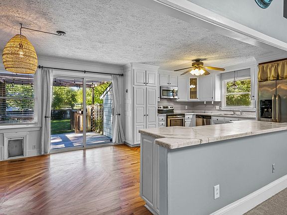 4th image of 2328 Ravenhill Dr