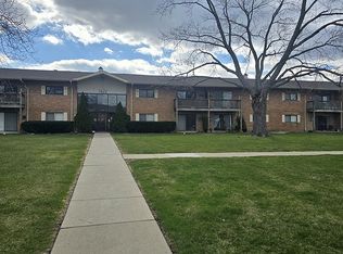 7422 Brookdale Dr APT 111, Darien, IL