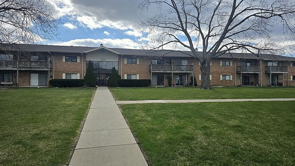7422 Brookdale Dr APT 111 photo 1