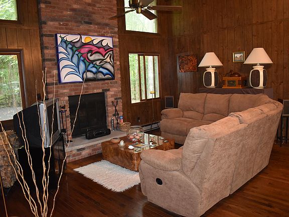 5th image of 236 Basswood Dr