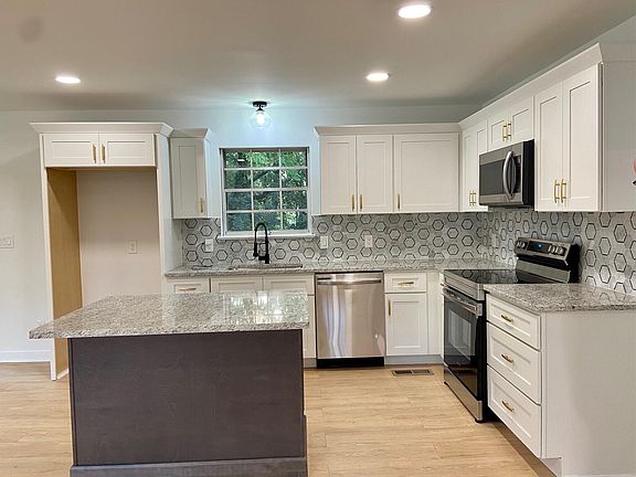 5th image of 3820 Peach St