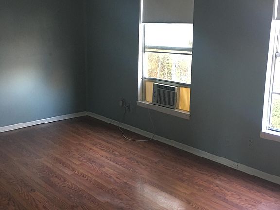 3rd image of 738 Albert St