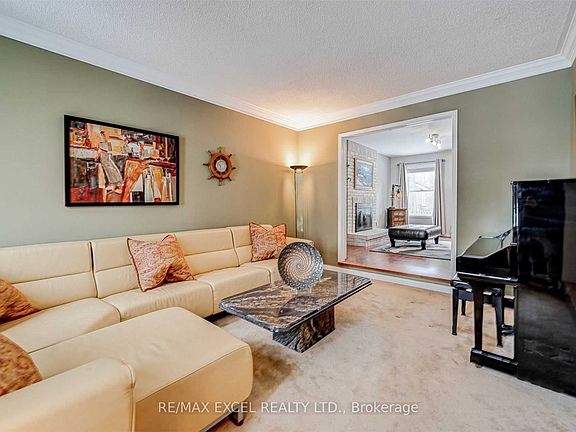 4th image of 36 Hedgewood Dr