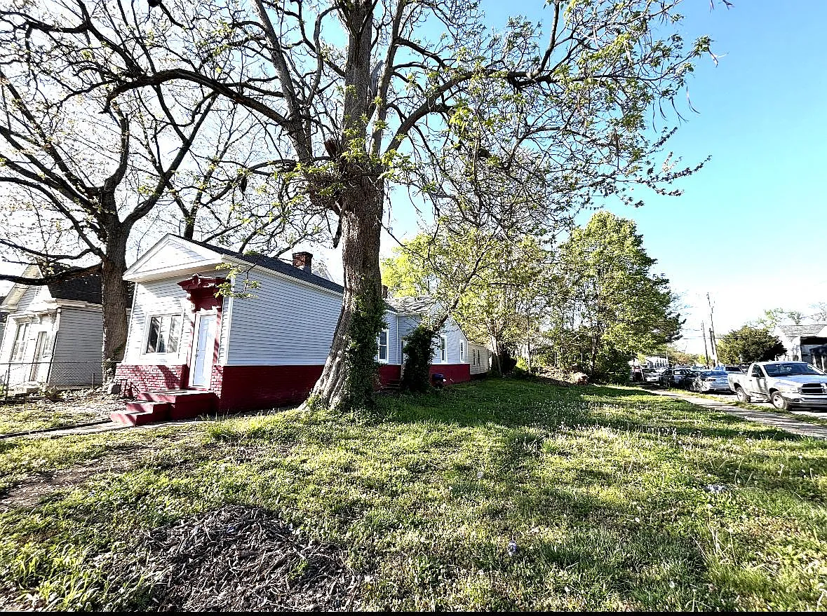 6 bed, 2340 sqft, $2,200 — Photo 3