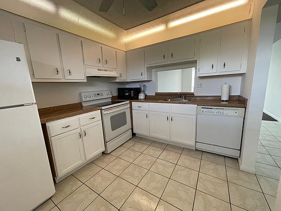 4th image of 2840 Somerset Dr APT 401M
