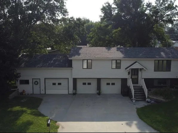 140 N 10th St, Albion, NE 68620