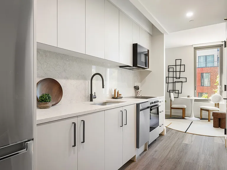 65 Dupont St #802 — Photo 1