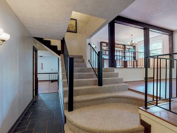 3rd image of 601 Beresford Dr