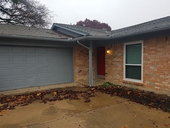 2nd image of 1627 Hawthorne Ln