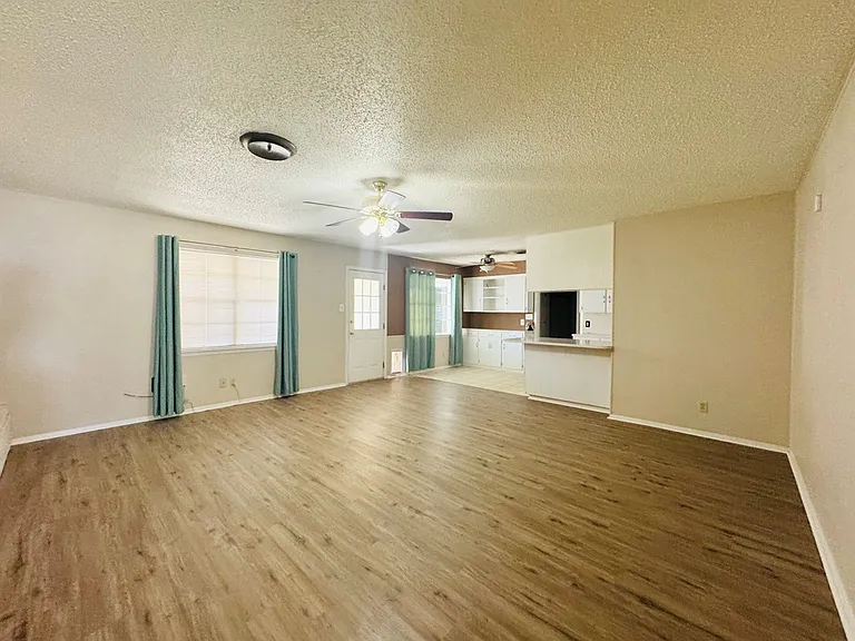 3219 Tanglewood Dr — Photo 3