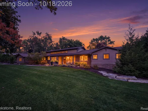32484 Westlady Dr, Beverly Hills, MI 48025