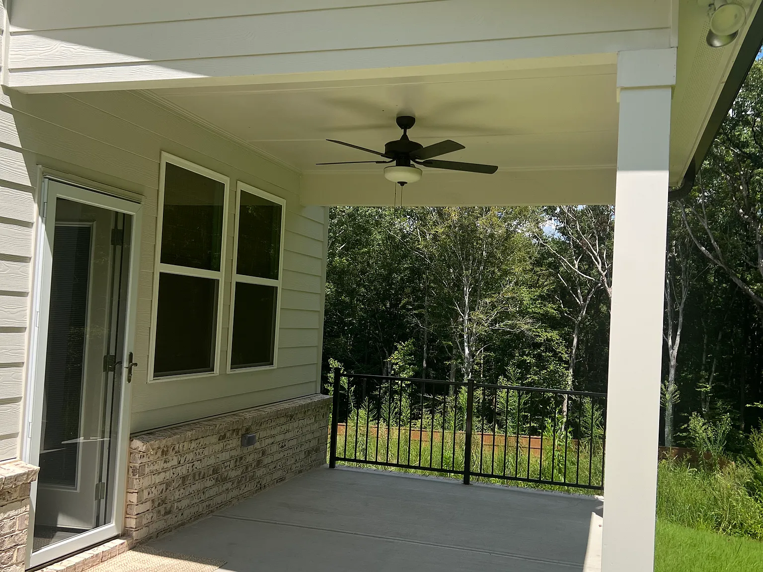 3463 Hillyard Dr — Photo 2