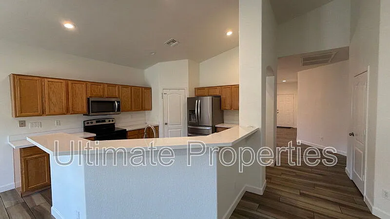 4 bed, 2.0 bath, 2166 sqft, $2,695 — Photo 3
