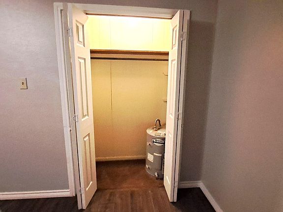 4th image of 528 W Lee Ave #1/2