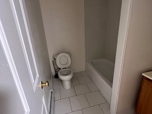 4th image of 202 N Pearl St #1
