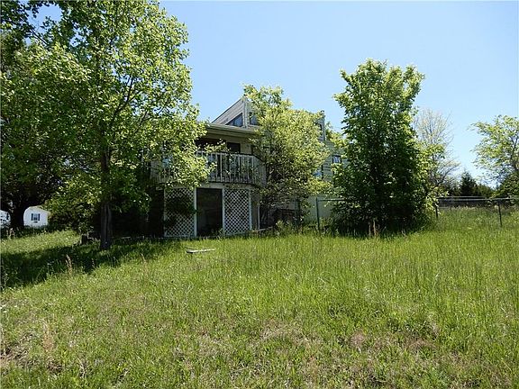 5th image of 95 Woodsdale Dr