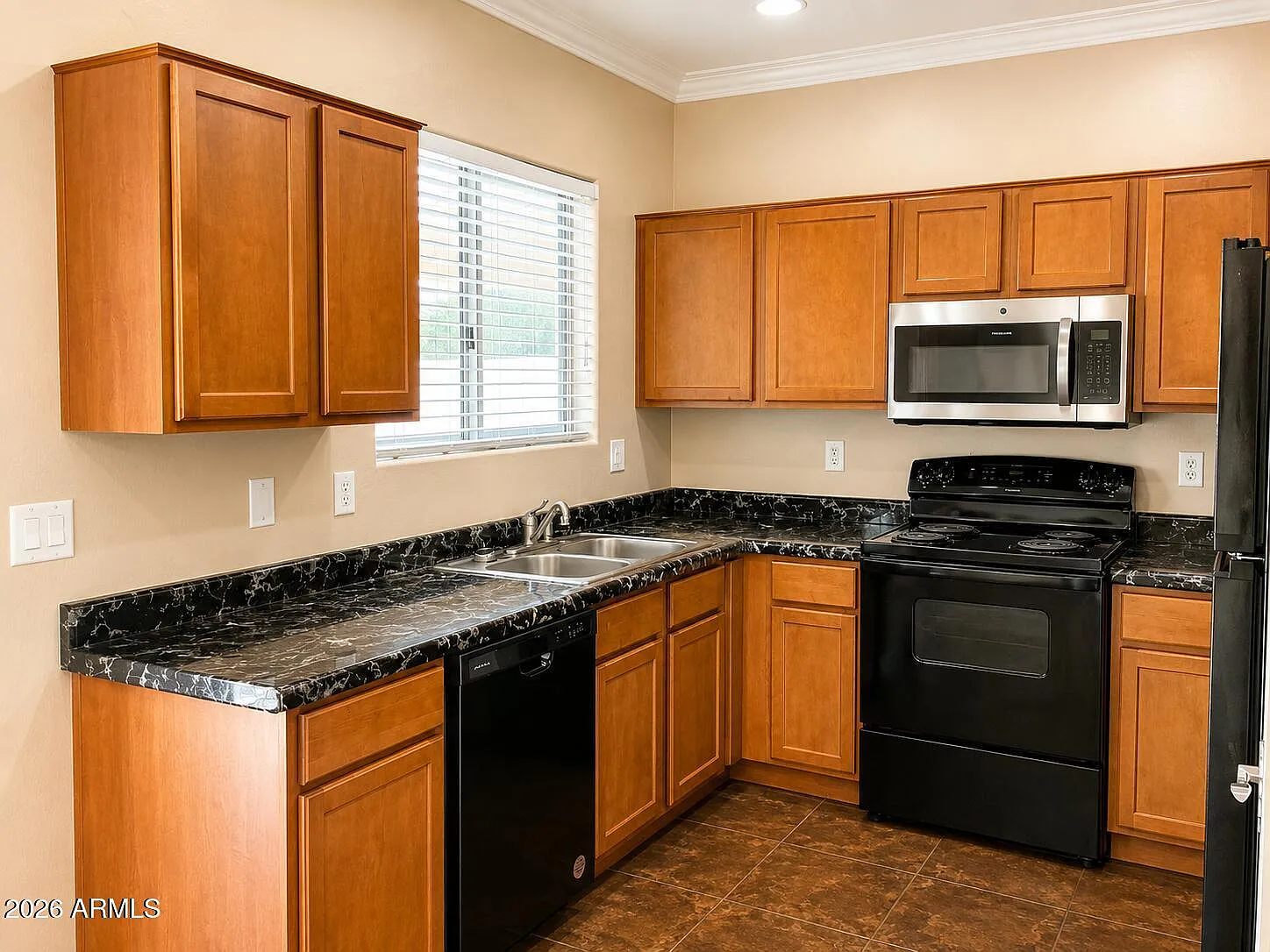 3 bed, 5.0 bath, 1309 sqft, $1,700 — Photo 4