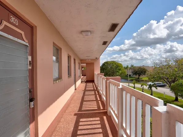 9400 Sunrise Lakes Boulevard #303, Sunrise, FL 33322