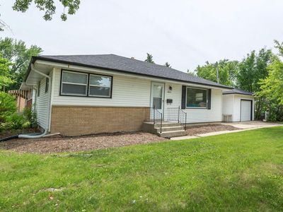 8045 W Lynmar Ter, Milwaukee, WI, 53222