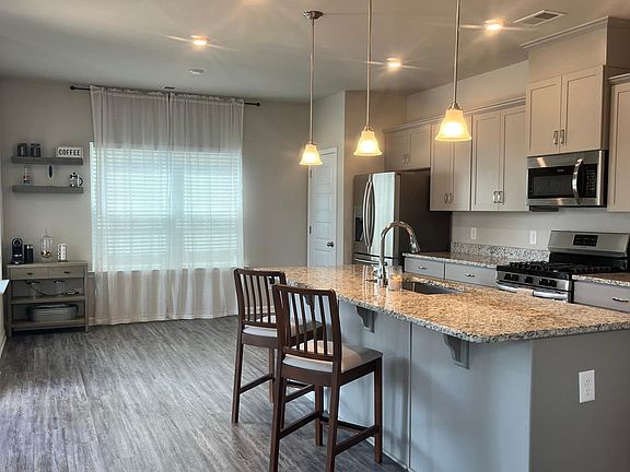 5th image of 3864 Clarington Dr