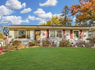 1240 Hillcrest Ln, Freeport, IL 61032