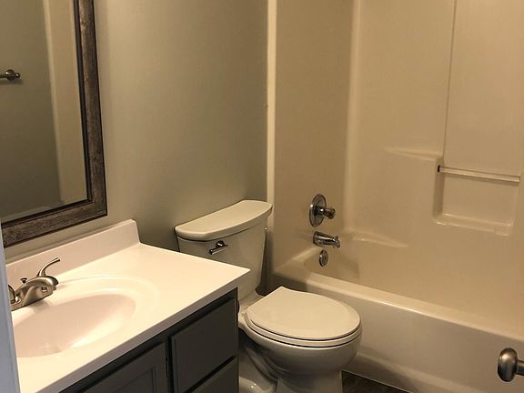 Upstairs full bathroom