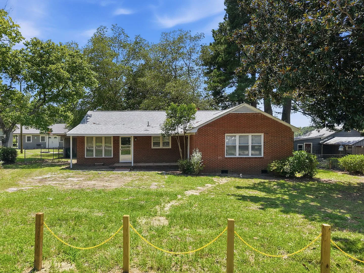 Beautifully Remodeled Brick Ranch Convenient to Shopping, Dining, Schools, and Major Highways — Photo 3