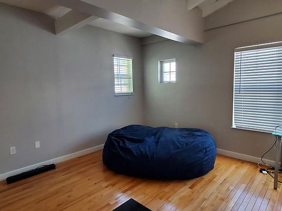 3rd image of 843 Meridian Ave