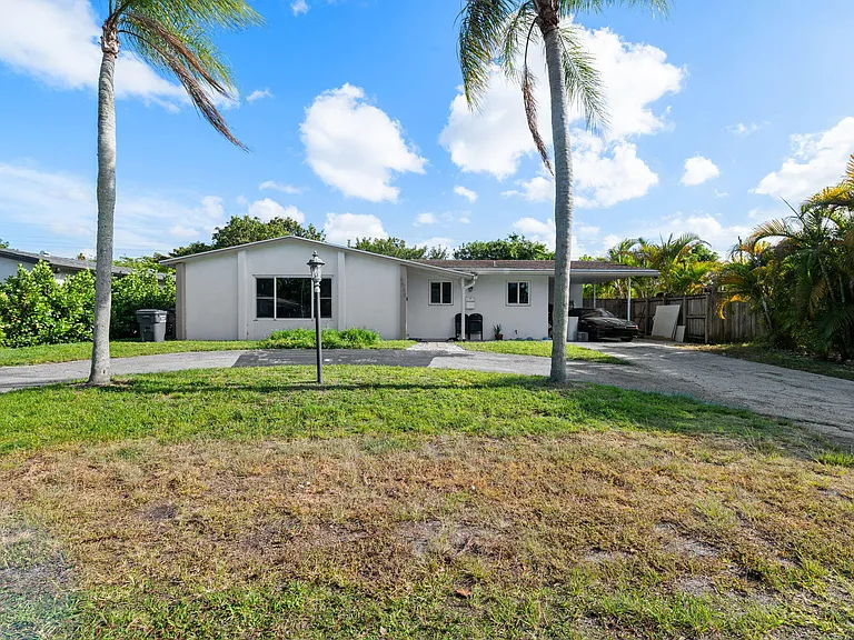 6530 Hayes St — Photo 1