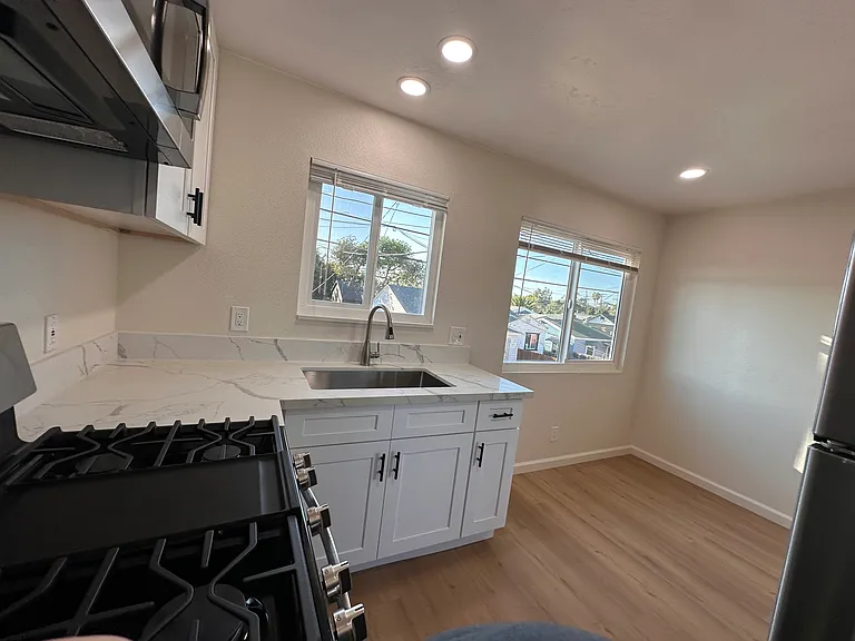 2848 Fairmount Ave — Photo 29