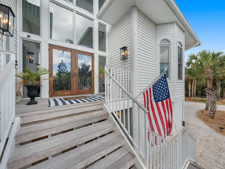 660 Anchor Dr — Photo 2