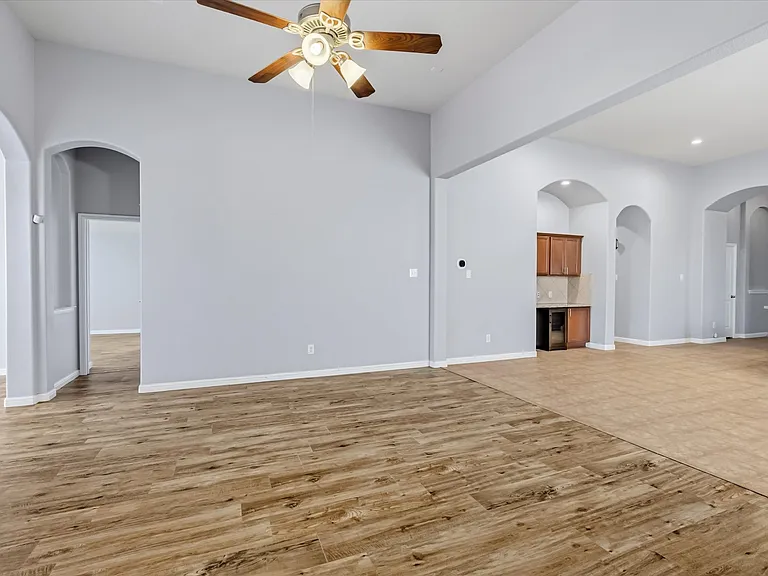 4114 Lee Hutson Dr — Photo 15