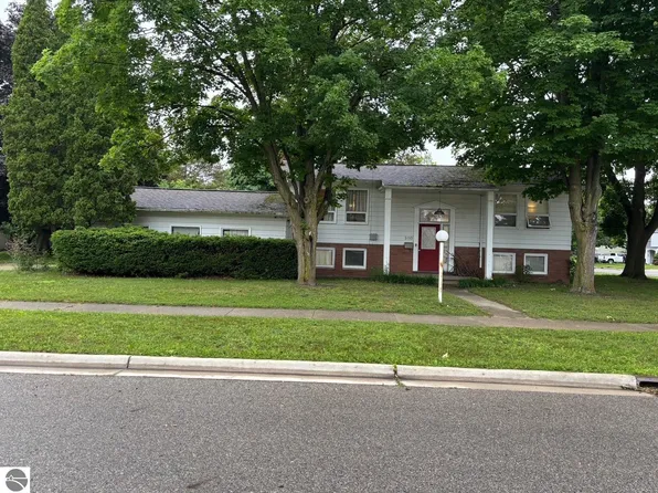 250 Purdy Dr, Alma, MI 48801