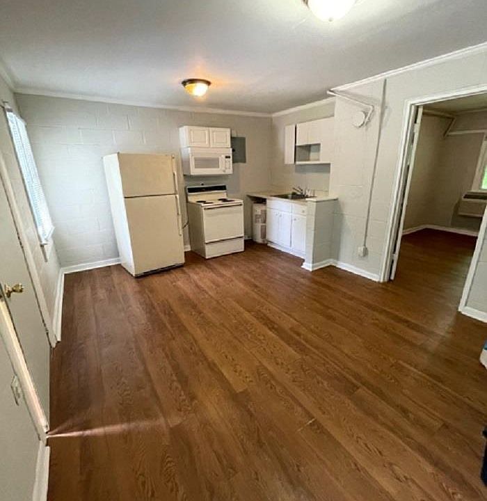 2nd image of 1117 Gurley St #13