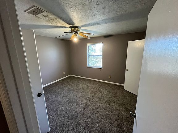 214 Wesley Way bed_12122025