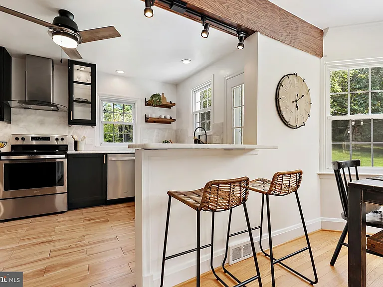 9223 Old Court Rd — Photo 27