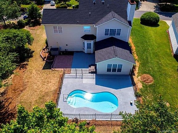 2nd image of 4040 Bamborough Dr