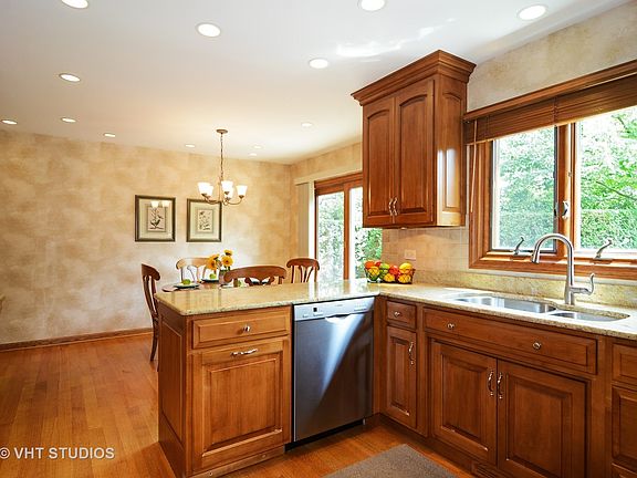 5th image of 2211 E Amhurst Ct