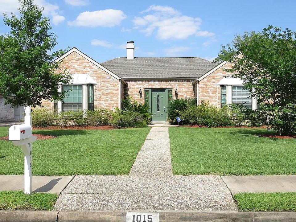 1st image of 1015 Coachlight Dr
