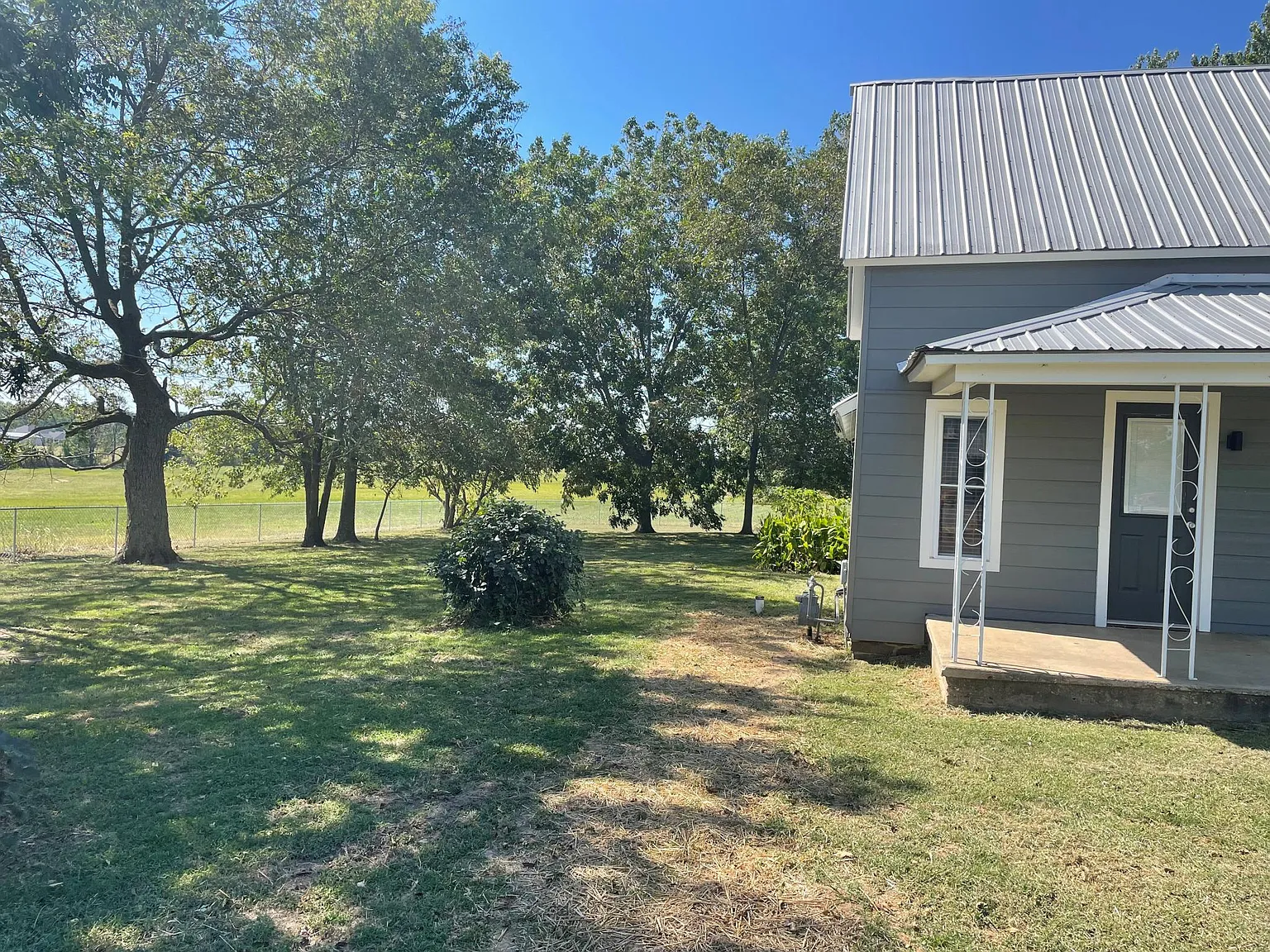 4 bed, 2200 sqft, $1,800 — Photo 3