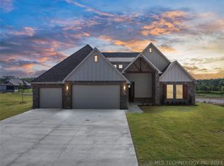 19041 Orchard Cir, Catoosa, OK 74015