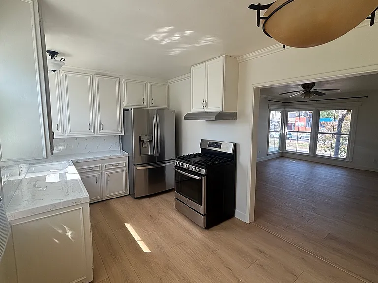 1021 1/2 S Glenoaks Blvd #1021-1/2 — Photo 10