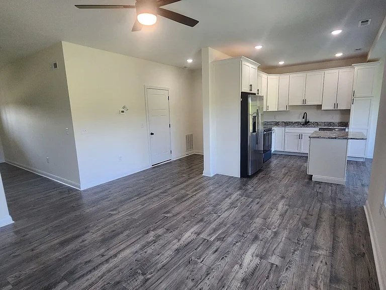 929 Olympic Ct — Photo 6