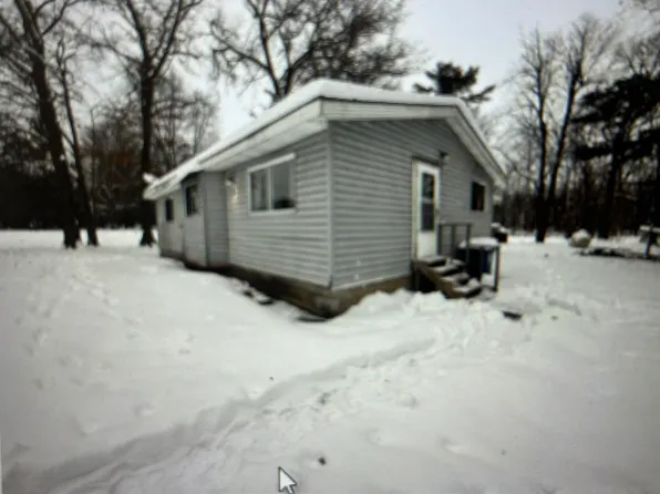 962 N Eleven Mile Rd, Sanford, MI 48657